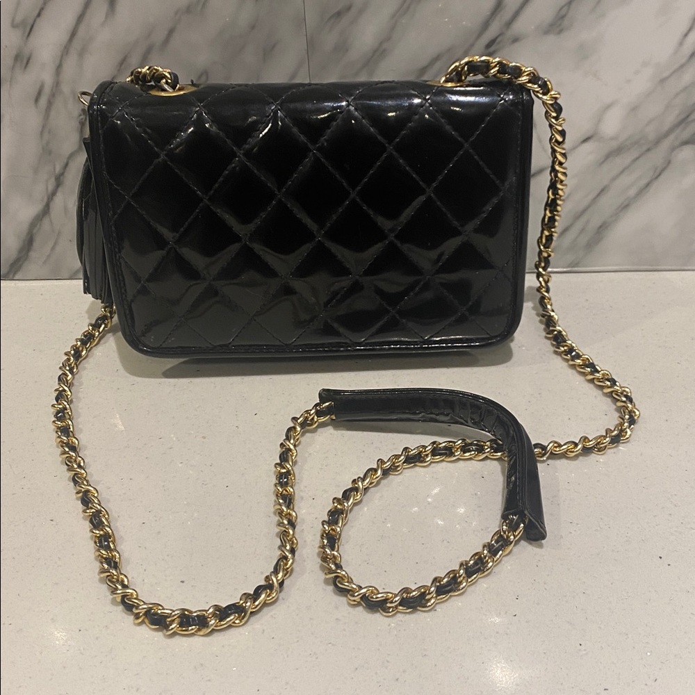 Small vintage  Italian black pattern leather bag with chain and crossbody - Picture 6 of 11
